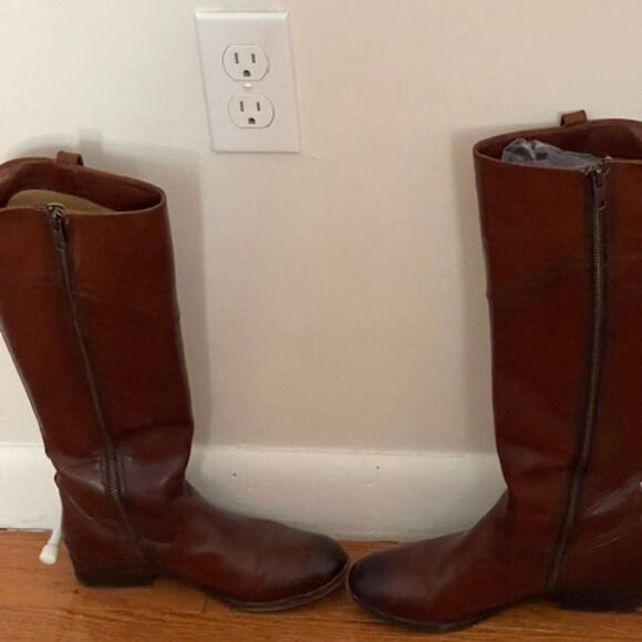 FRYE Women's Melissa Tab Tall Riding Boot, Redwood color 6 M US - Picture 4 of 7